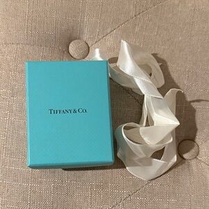 Tiffany & Co Jewelry Box+Ribbon